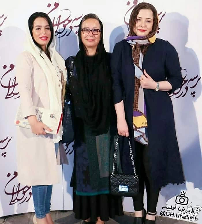 آزیتا حاجیان و دخترانش 